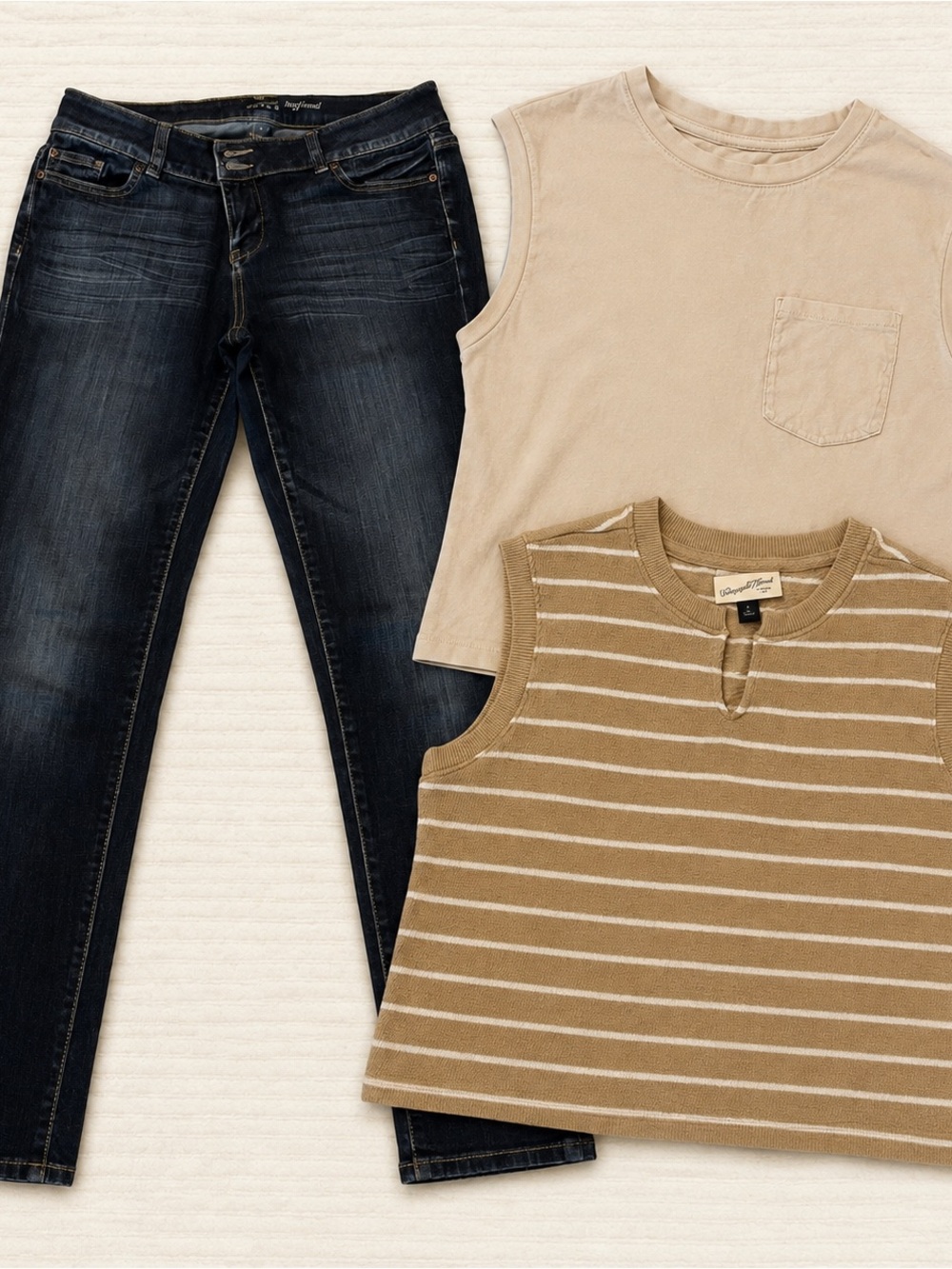 Women’s Size Small/6 Casual Outfit Bundle – Jeans + 2 Universal Thread Tops